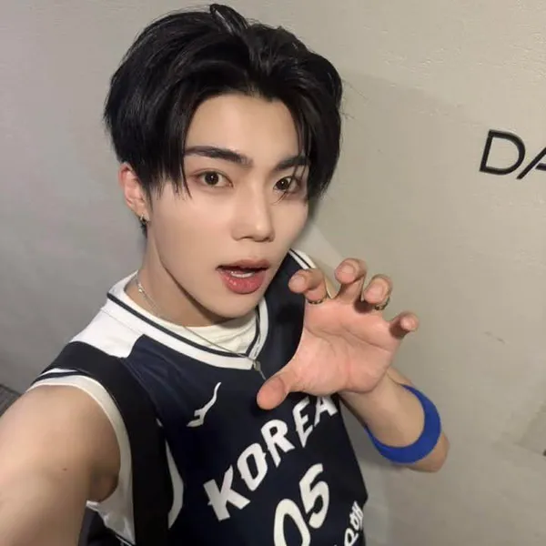 Today's Most Loved Park Gunwook (ZEROBASEONE)