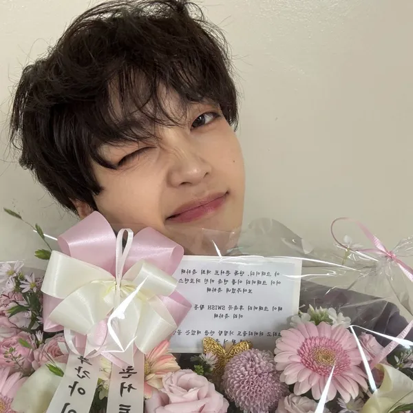 Top Photo Full of Hyeongjun (CRAVITY) Love