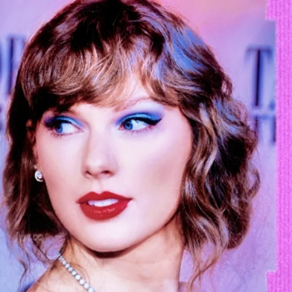 Top Photo Full of Taylor Swift Love