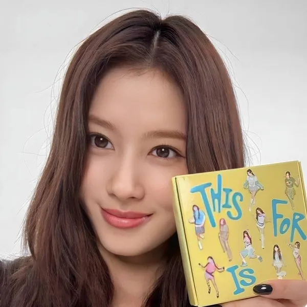 今日最も愛されたサナ (TWICE)の姿