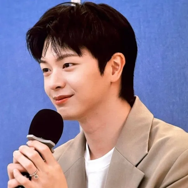 Top Photo Full of Yook Sungjae (BTOB) Love
