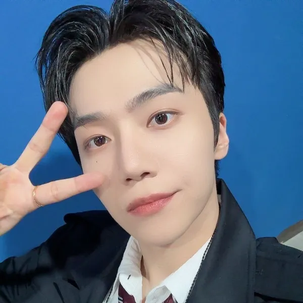 Today's Most Loved Jinho (PENTAGON)