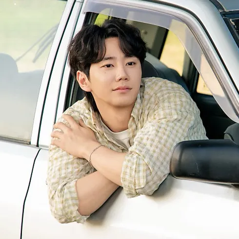 Today's Most Loved Lee Junyoung