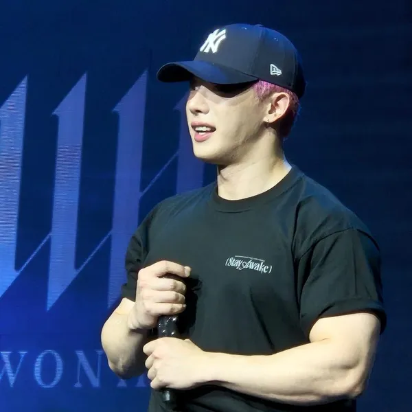 Top Photo Full of Wonho Love
