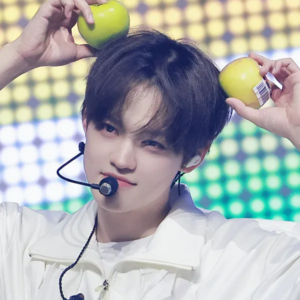 Today's Most Loved Chenle (NCT DREAM)