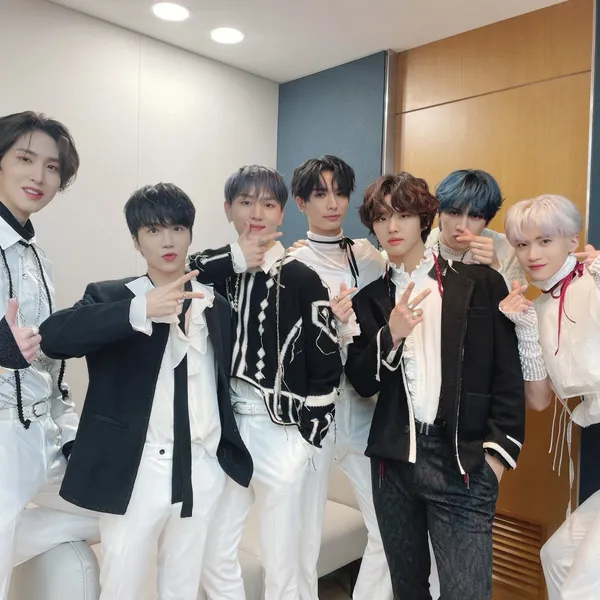 Top Photo Full of PENTAGON Love