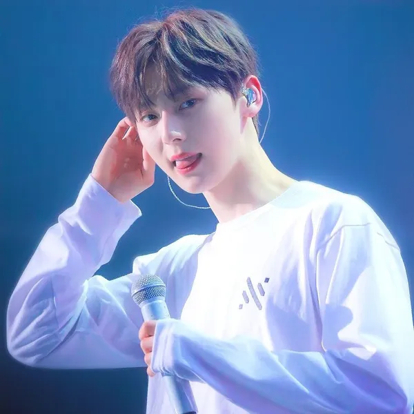 Today's Most Loved Hwang Minhyun