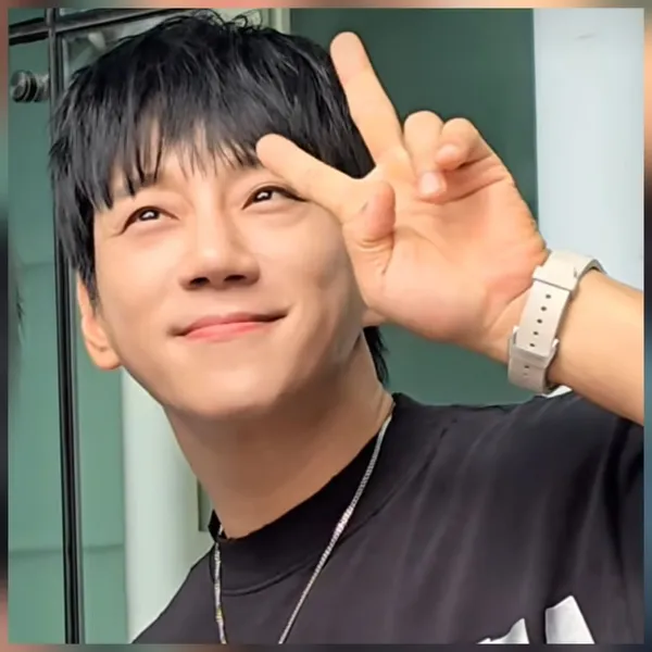 Today's Most Loved Hwang Chiyeol