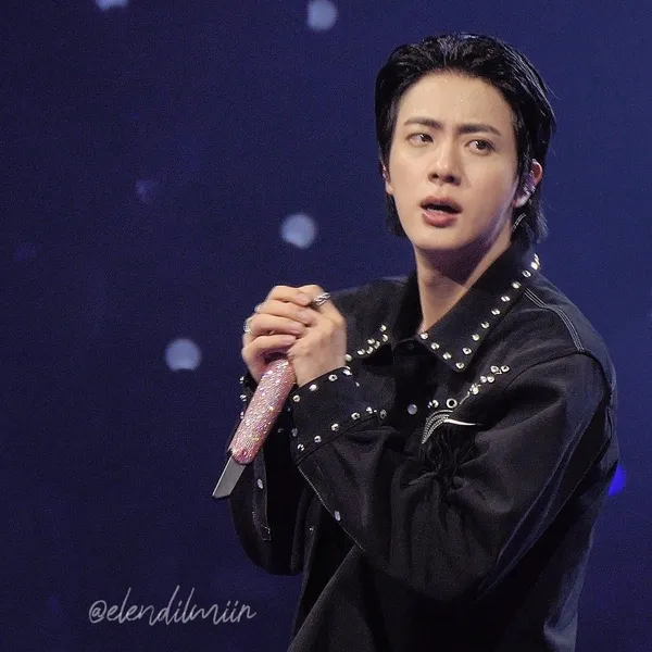 Penampilan Jin (BTS) yang Paling Dicintai Hari Ini