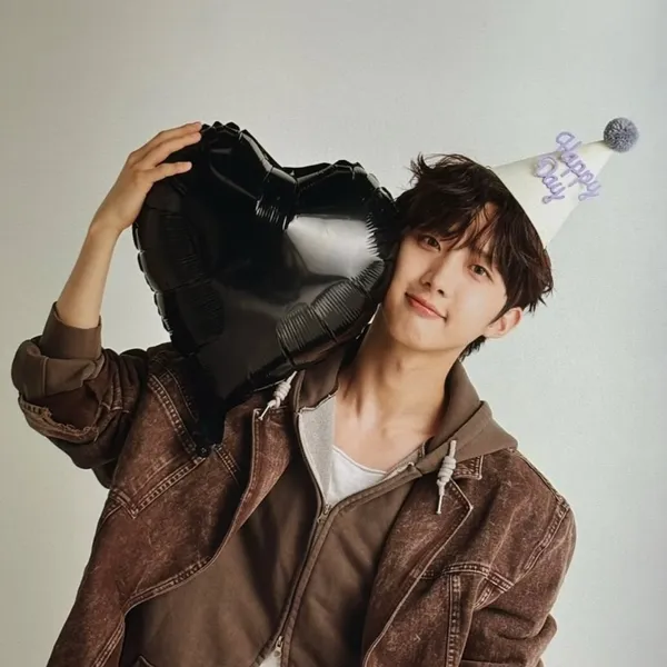 充满粉丝爱意的Hui (PENTAGON)人气照片
