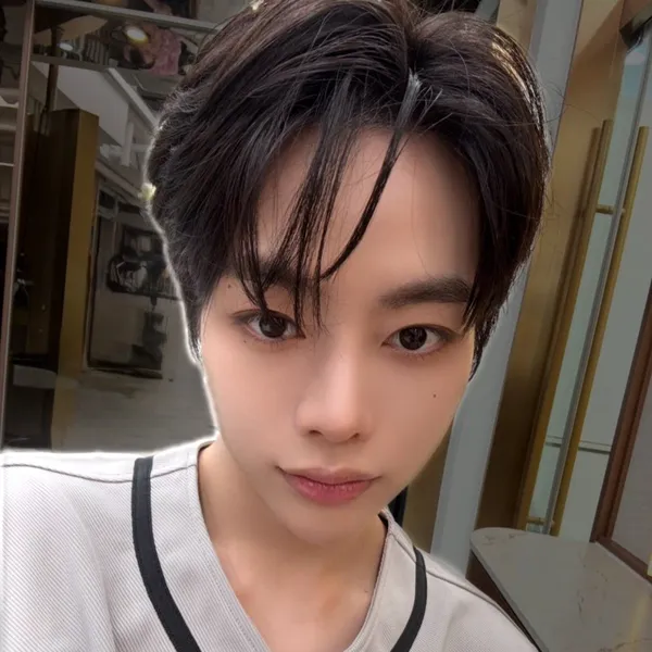 Penampilan Hanbin (TEMPEST) yang Paling Dicintai Hari Ini