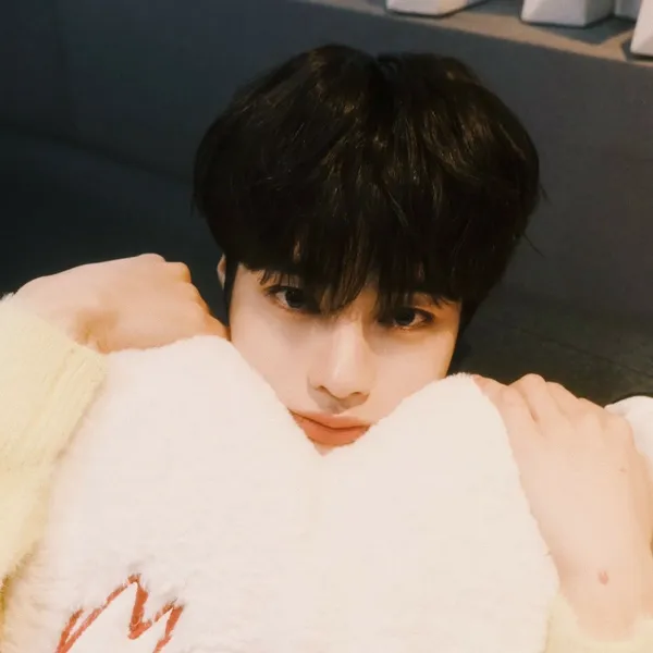 Penampilan Hanbin (TEMPEST) yang Paling Dicintai Hari Ini