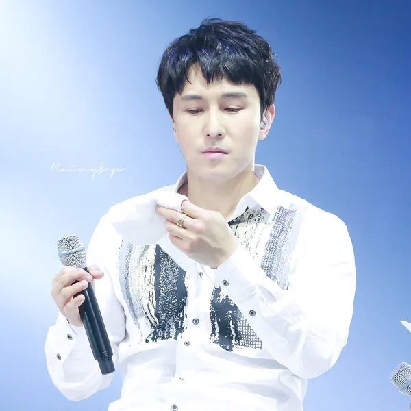 Top Photo Full of Kim Dongwan (SHINHWA) Love