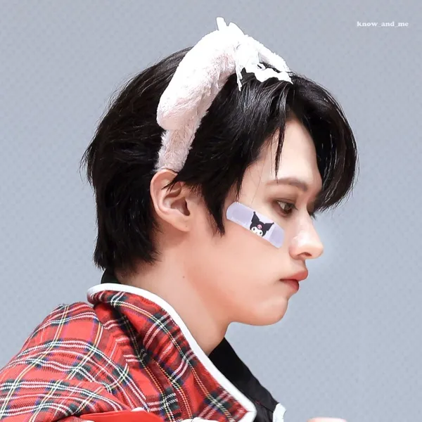 今日最受喜愛的Lee Know (Stray Kids)