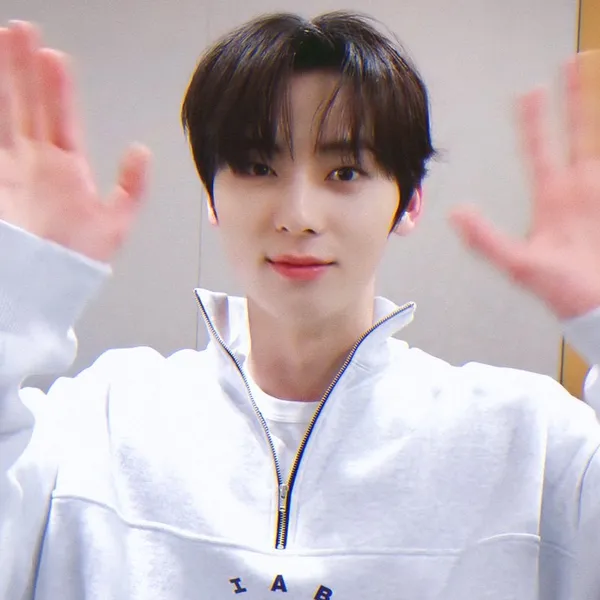 황민현 팬심 가득한 인기 사진