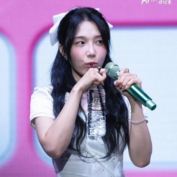 Foto Populer Penuh Cinta untuk Jeong Eunji (Apink)