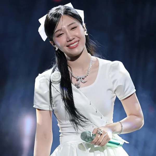 Foto Populer Penuh Cinta untuk Jeong Eunji (Apink)
