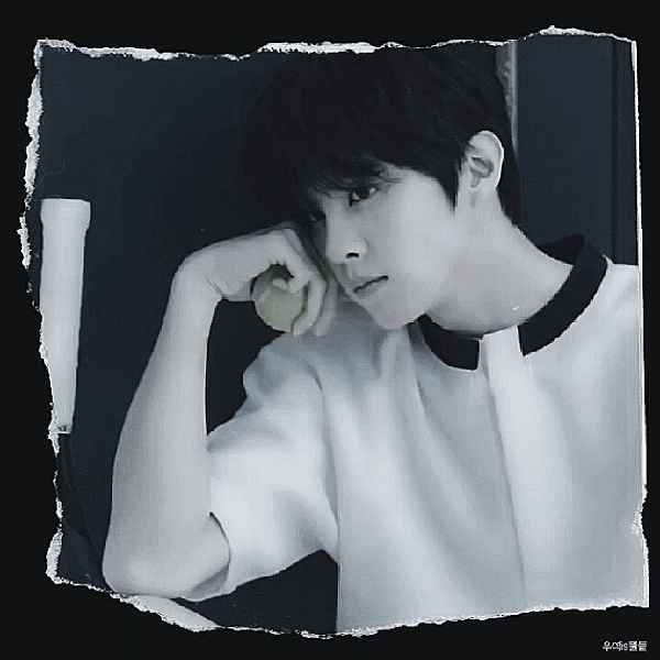 Foto Populer Penuh Cinta untuk Kim Wooseok