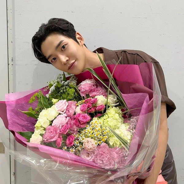 Most popular banner post of Rowoon in the community