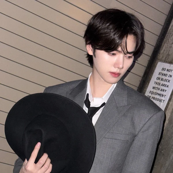 Today's Most Loved Minhee (CRAVITY)