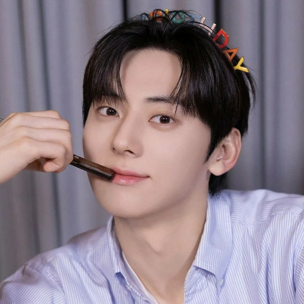 Most popular banner post of Hwang Minhyun in the community