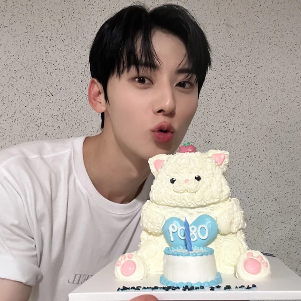 Brilliant moment of Hwang Minhyun created by fandom
