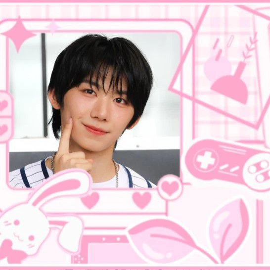 Signature photo of Park Han (AHOF) capturing their charm