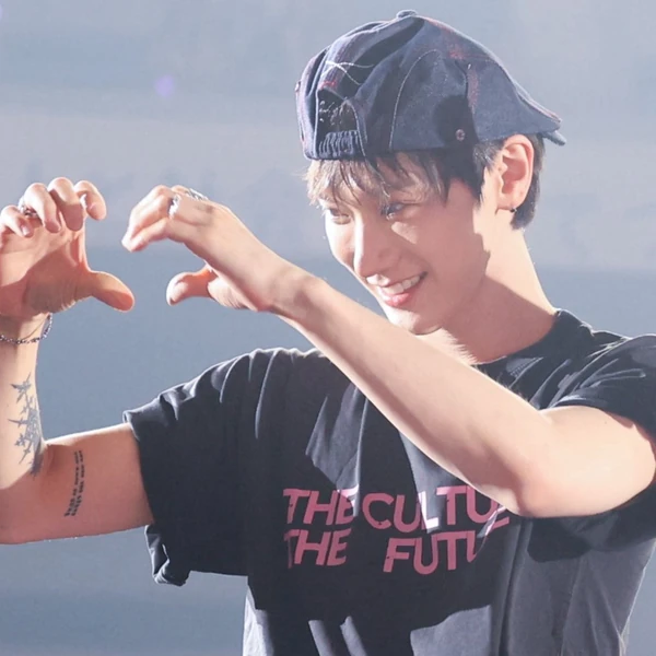 Foto Populer Penuh Cinta untuk TEN (WayV)