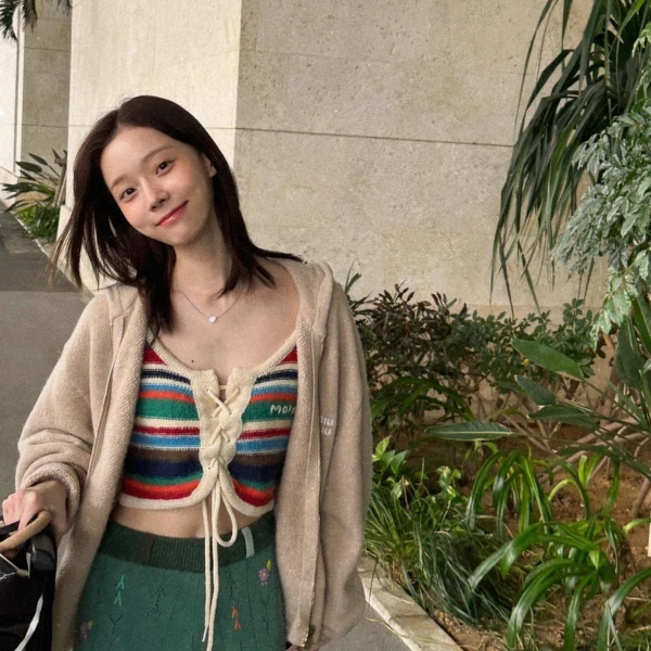 오늘 가장 사랑받은 윈터 (에스파)의 모습