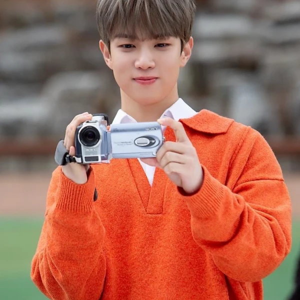 Top Photo Full of Yoo Hweseung (N.Flying) Love