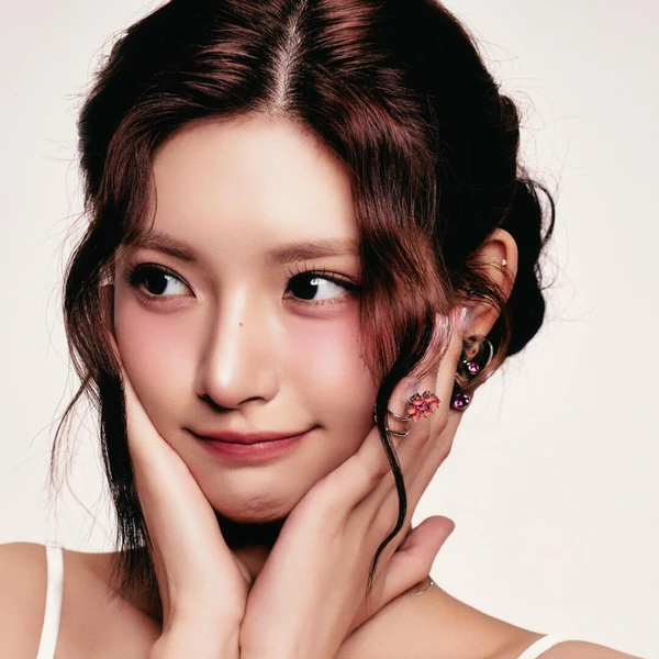 Today's Most Loved Yiren (EVERGLOW)