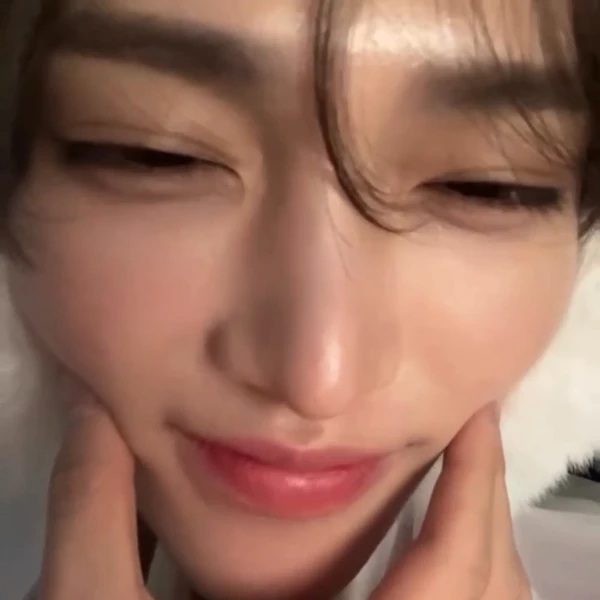 Signature photo of Jang Haneum capturing their charm