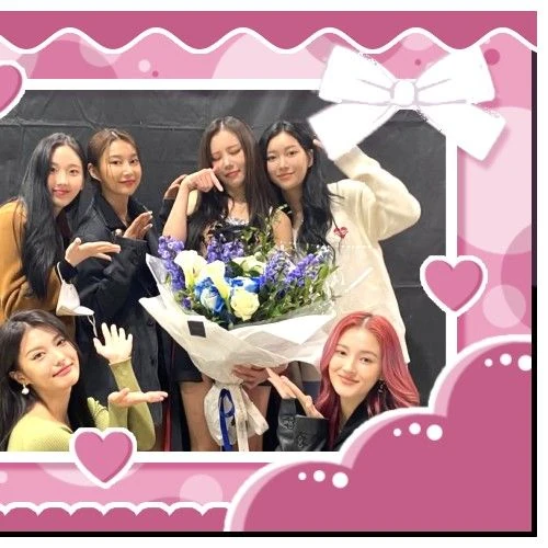 Top Photo Full of MOMOLAND Love