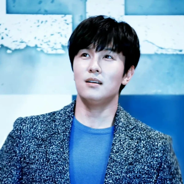 Top Photo Full of Kim Dongwan (SHINHWA) Love