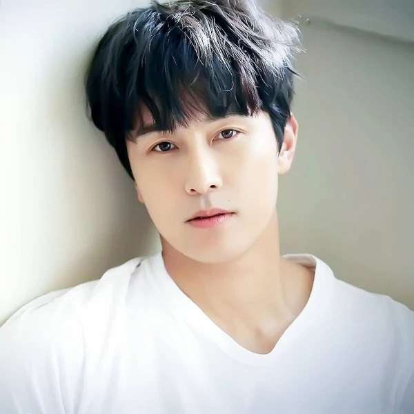 Top Photo Full of Kim Dongwan (SHINHWA) Love