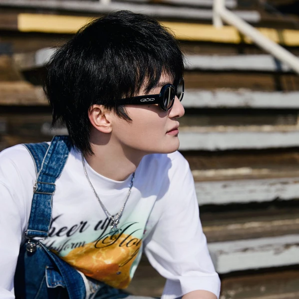 Top Photo Full of Charlie Zhou Love