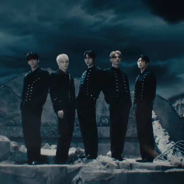 Top Photo Full of TOMORROW X TOGETHER Love