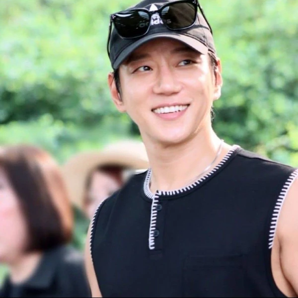 Today's Most Loved Hwang Chiyeol