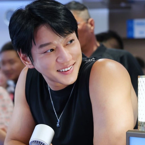 Top Photo Full of Hwang Chiyeol Love