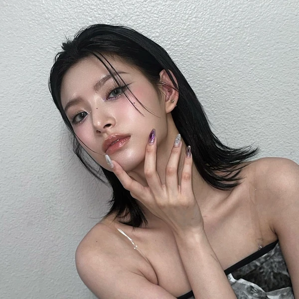 Today's Most Loved Yiren (EVERGLOW)