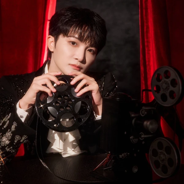 Top Photo Full of Charlie Zhou Love