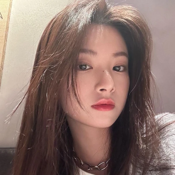 Today's Most Loved Yiren (EVERGLOW)