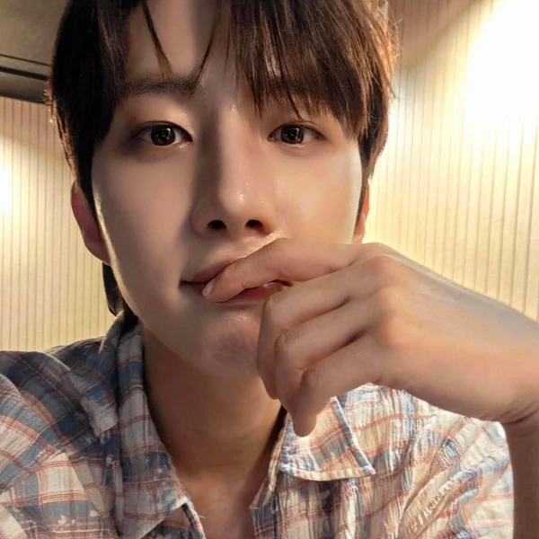 Top Photo Full of Hui (PENTAGON) Love