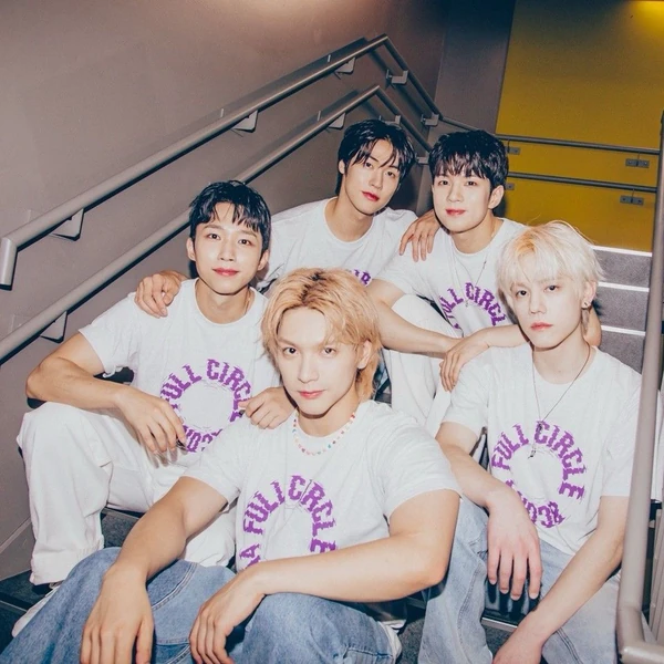 Top Photo Full of N.Flying Love