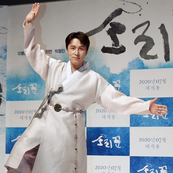 Top Photo Full of Kim Dongwan (SHINHWA) Love