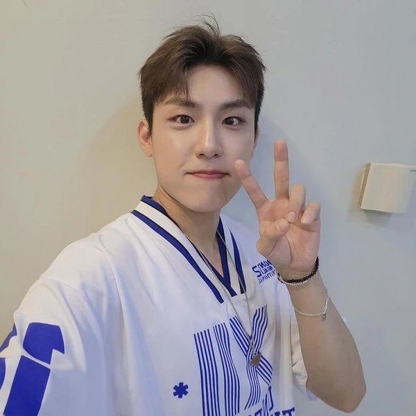 Top Photo Full of Park Woojin (AB6IX) Love