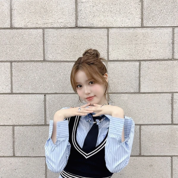 Today's Most Loved Jeong Saebi (izna)