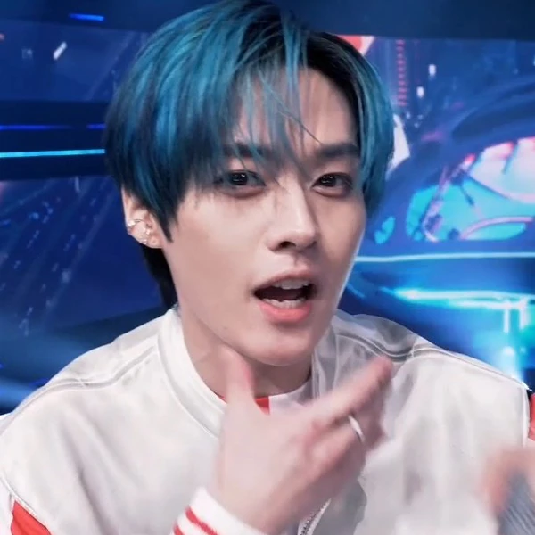 Top Photo Full of Lee Know (Stray Kids) Love