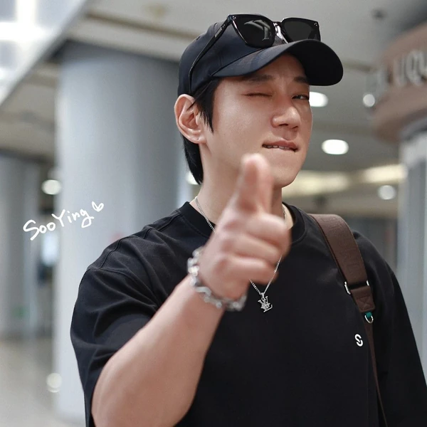 Top Photo Full of Hwang Chiyeol Love
