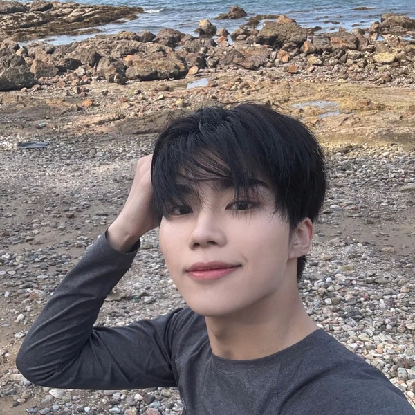 Today's Most Loved Park Gunwook (ZEROBASEONE)